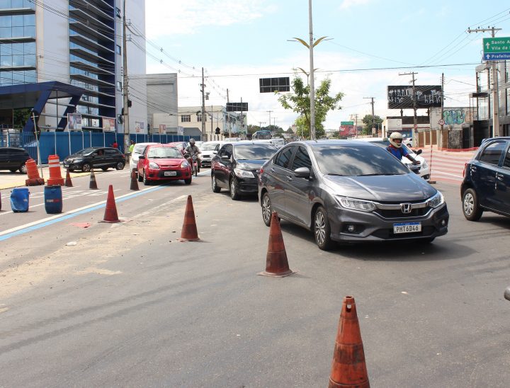 Nova pista do anel viário da Constantino Nery passa a ser usada. Veja como transitar na via Nova pista do anel viário da Constantino Nery passa a ser usada. Veja como transitar na via