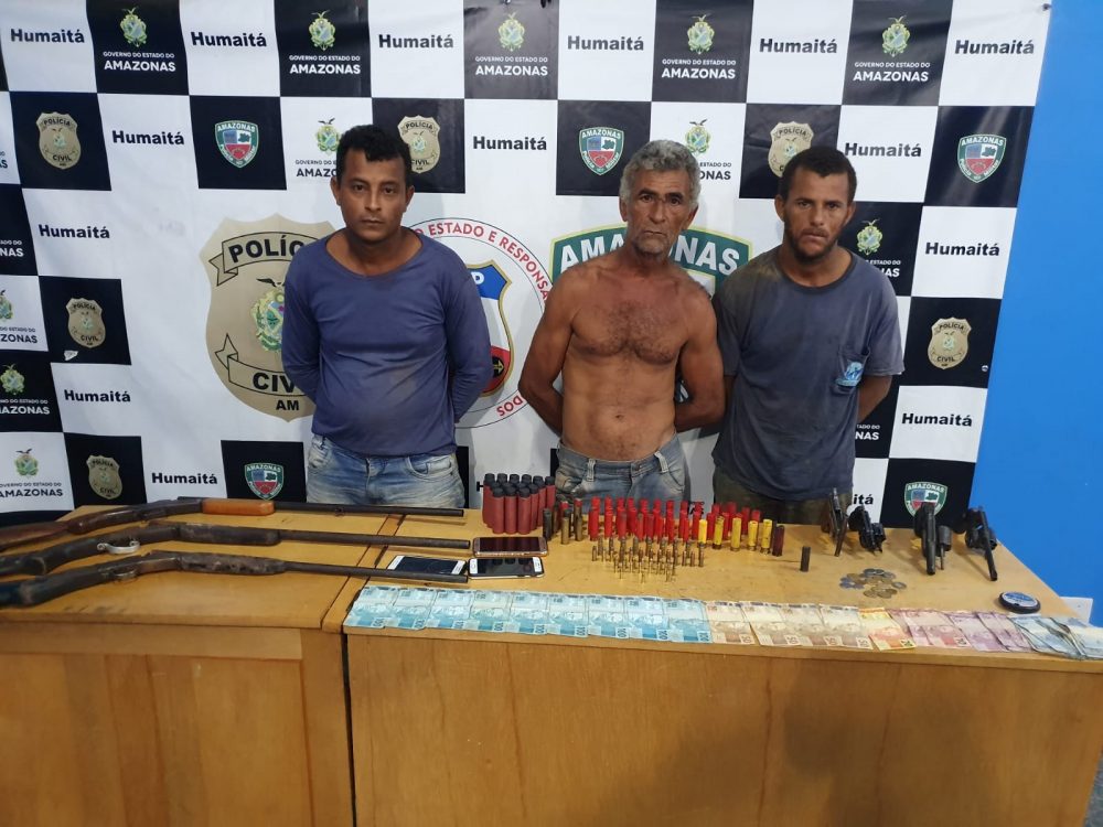 Pai e filho são presos com sete armas e acusados de crimes de homicídio até grilagem Pai e filho são presos com sete armas e acusados de crimes de homicídio até grilagem