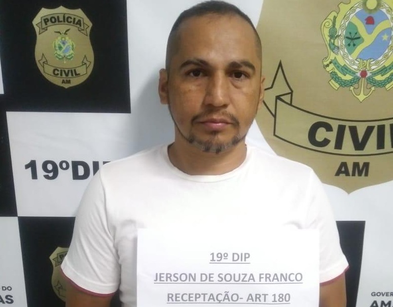Homem é detido em posse de relógio furtado avaliado em R$ 2 mil Homem é detido em posse de relógio furtado avaliado em R$ 2 mil