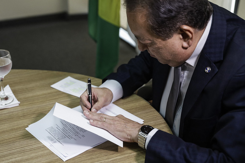 Governador em exercício, Yedo Simões sanciona leis da previdência e contratação de crédito Governador em exercício, Yedo Simões sanciona leis da previdência e contratação de crédito