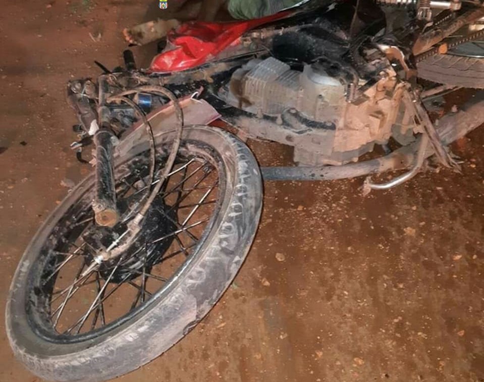 Motociclista colide com ca&ccedil;amba e morre ap&oacute;s ser atropelado em Mau&eacute;s