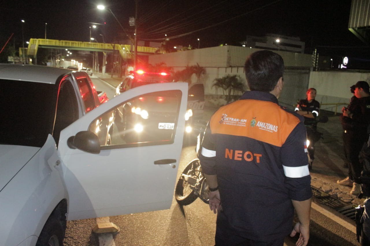 Fiscalização de trânsito é intensificada no período natalino e flagra 33 motoristas alcoolizados Fiscalização de trânsito é intensificada no período natalino e flagra 33 motoristas alcoolizados