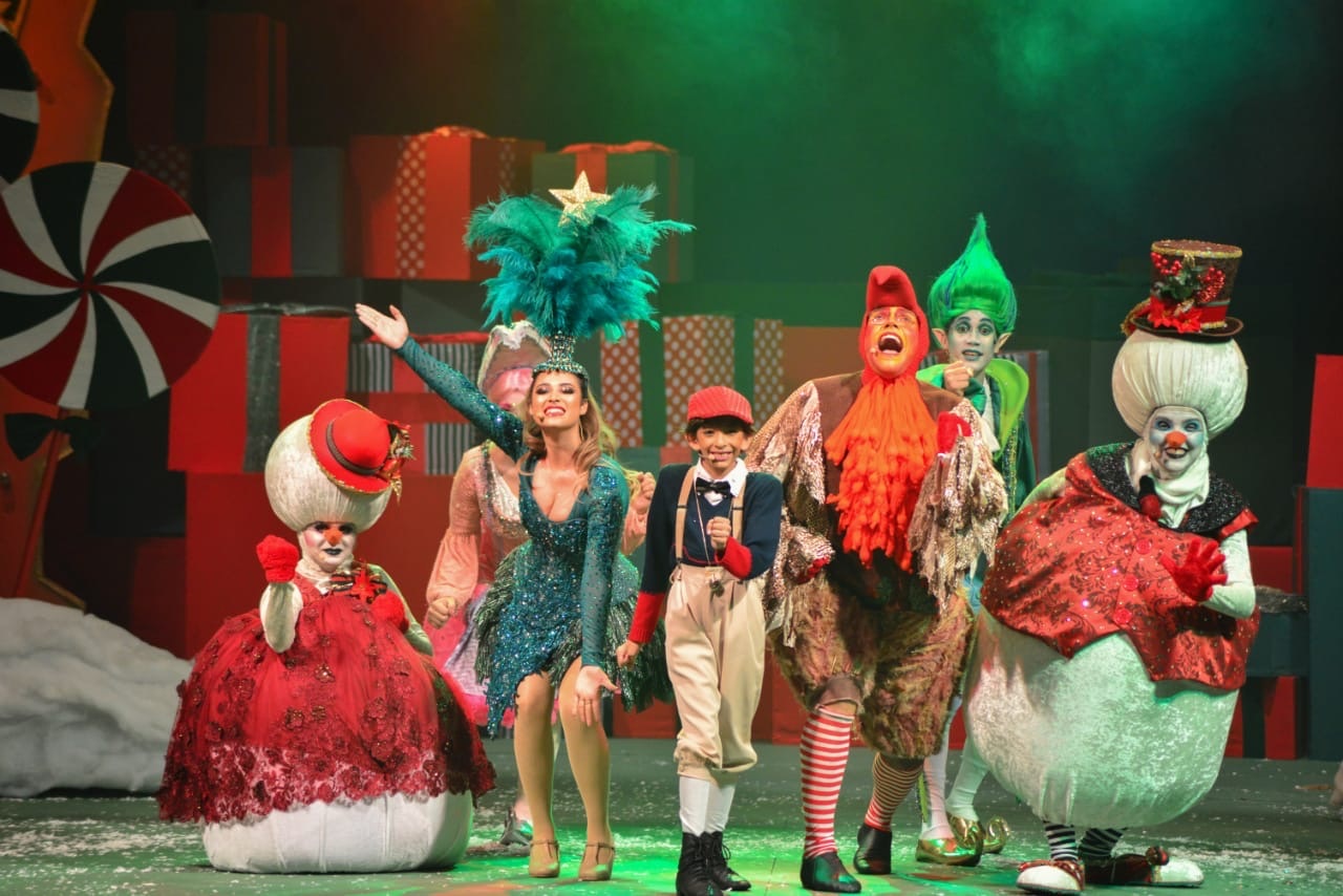 TEATRO AMAZONAS 'A Caixa M&aacute;gica do Natal' conquista o p&uacute;blico na estreia
