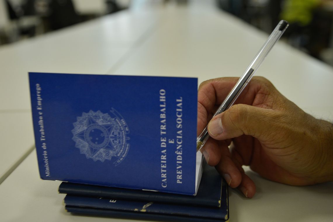 Criação de empregos formais em novembro atinge maior nível desde 2010 Criação de empregos formais em novembro atinge maior nível desde 2010