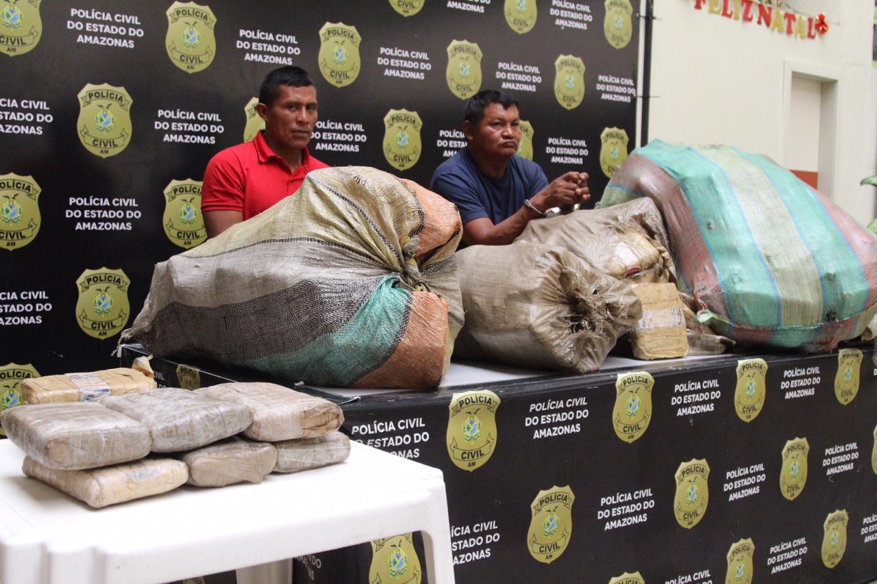 Dupla é presa com 400kg de drogas na Manaus Moderna Dupla é presa com 400kg de drogas na Manaus Moderna