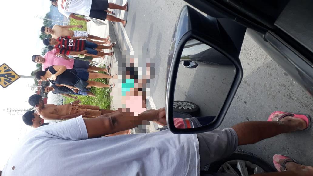 Mulher morre ao ser atropelada na avenida das Flores Mulher morre ao ser atropelada na avenida das Flores