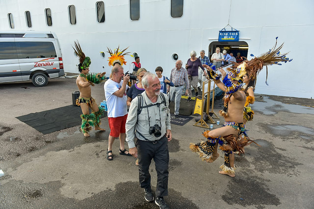 Turistas desembarcam de navio de cruzeiro em Manaus Turistas desembarcam de navio de cruzeiro em Manaus