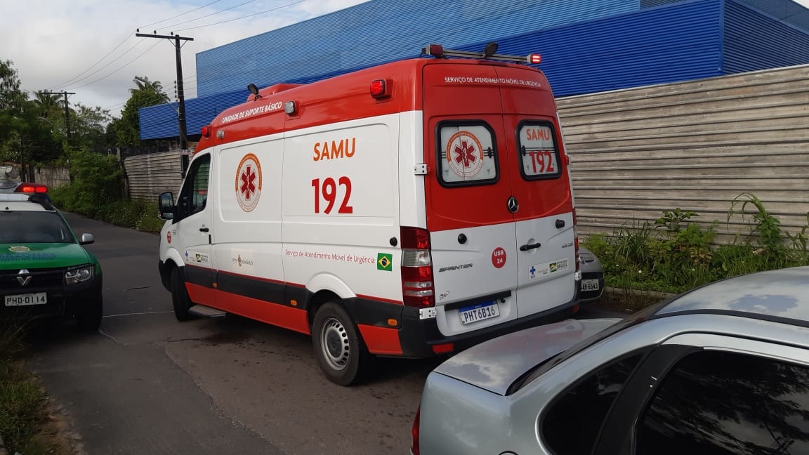Caminh&atilde;o colide com micro-&ocirc;nibus na Bola da Gilete e 11 ficam feridos
