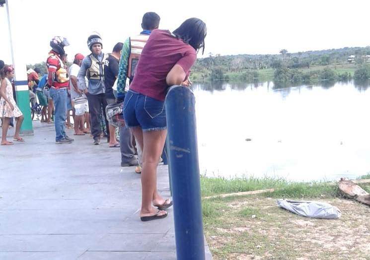 Corpo de homem é encontrado boiando próximo à orla de Manacapuru Corpo de homem é encontrado boiando próximo à orla de Manacapuru