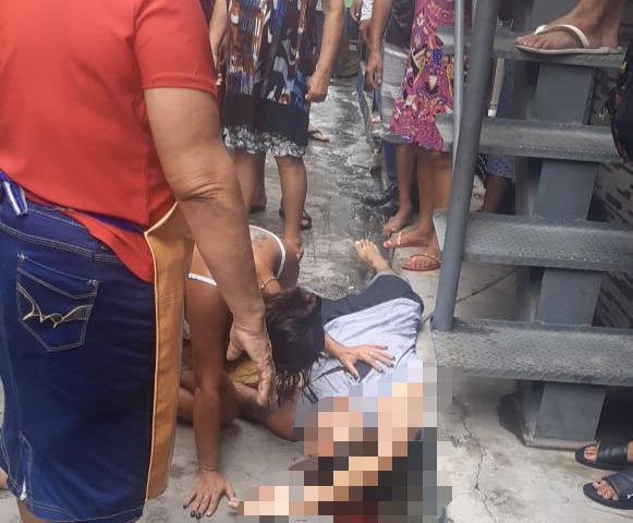 CHAMADO PARA A MORTE Adolescente &eacute; distra&iacute;do em beco e homem atira na cabe&ccedil;a. Veja v&iacute;deo