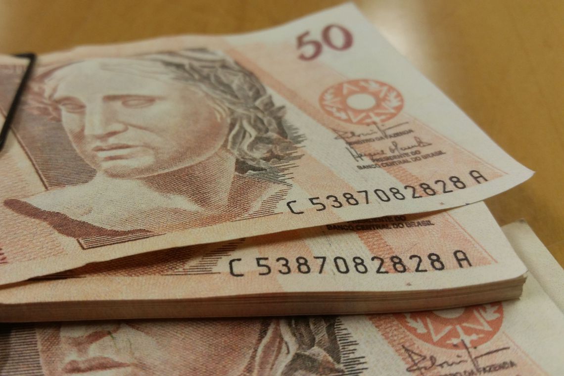 Limite de juros para cheque especial começa a valer no dia 6 Limite de juros para cheque especial começa a valer no dia 6