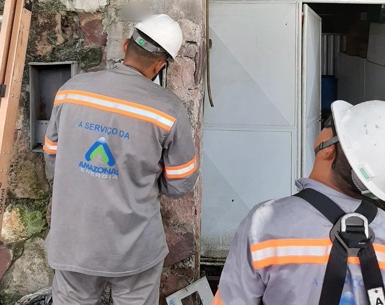 Dono de fábrica de salgados é preso por 'gato' no Alvorada Dono de fábrica de salgados é preso por 'gato' no Alvorada
