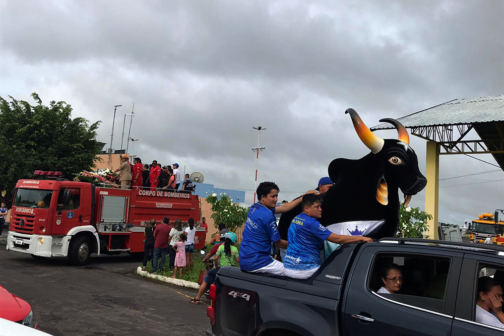 Parintins parou para homenagear Arlindo Parintins parou para homenagear Arlindo