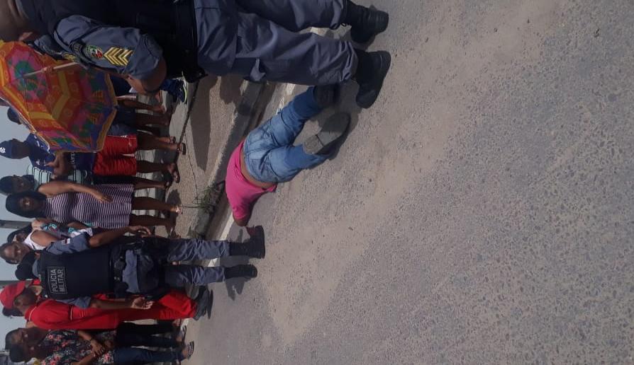 Homem &eacute; morto no meio da rua no Monte das Oliveiras