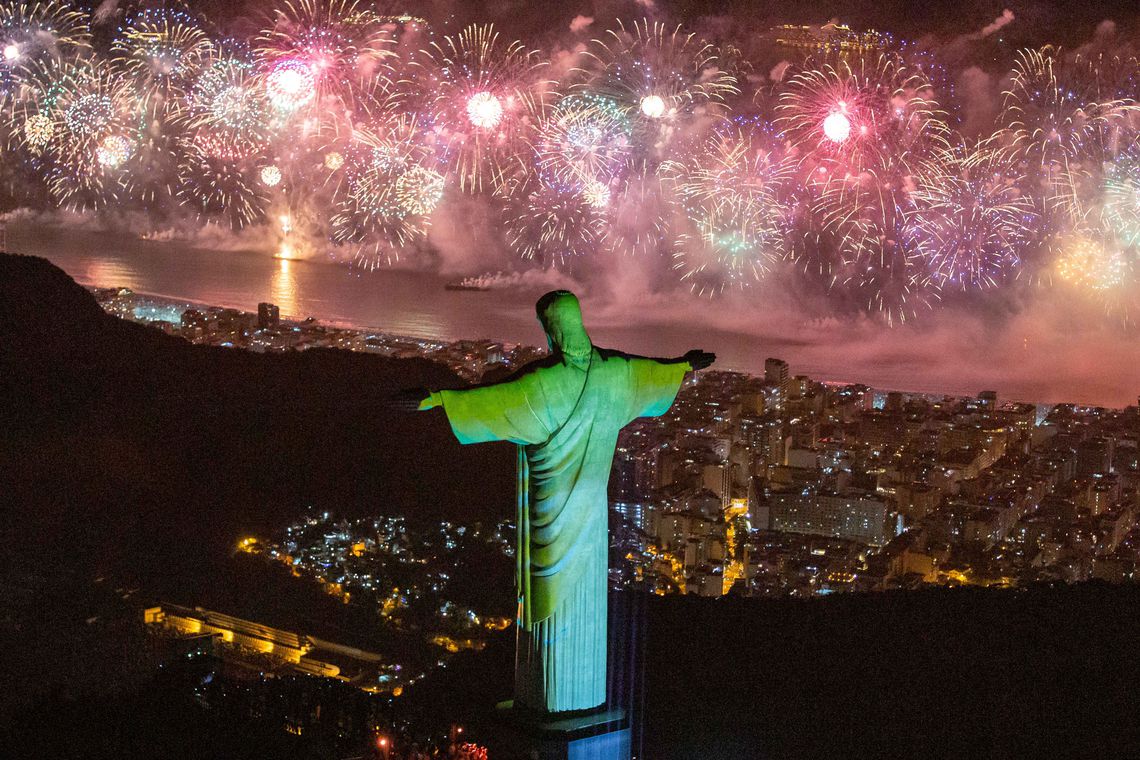 Virada em Copacabana reúne 2,9 milhões de pessoas, diz Riotur Virada em Copacabana reúne 2,9 milhões de pessoas, diz Riotur
