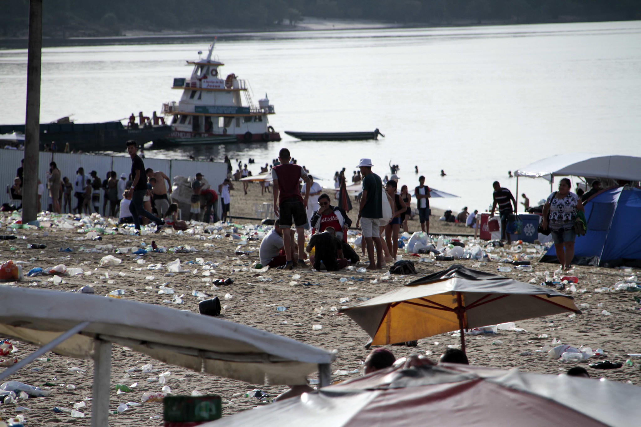 Prefeitura promove mutirões de limpeza em locais de festa do Réveillon 2020 Prefeitura promove mutirões de limpeza em locais de festa do Réveillon 2020