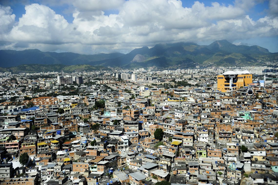 Sobe número de mortos por explosão no Complexo do Alemão Sobe número de mortos por explosão no Complexo do Alemão