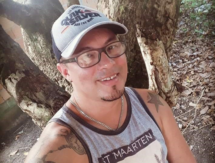 Chef de cozinha é assassinado na porta de restaurante no Mutirão Chef de cozinha é assassinado na porta de restaurante no Mutirão