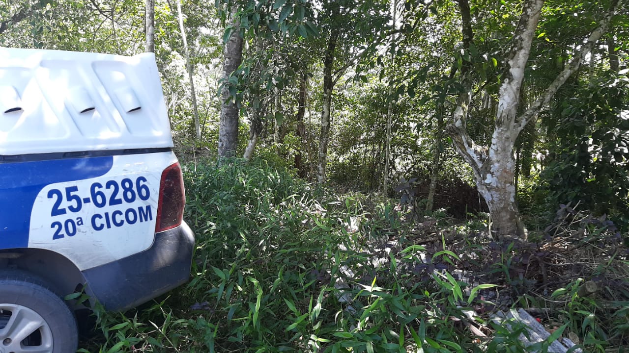 OLHO ARRANCADO Corpo &eacute; encontrado em &aacute;rea de mata no Tarum&atilde;-A&ccedil;u