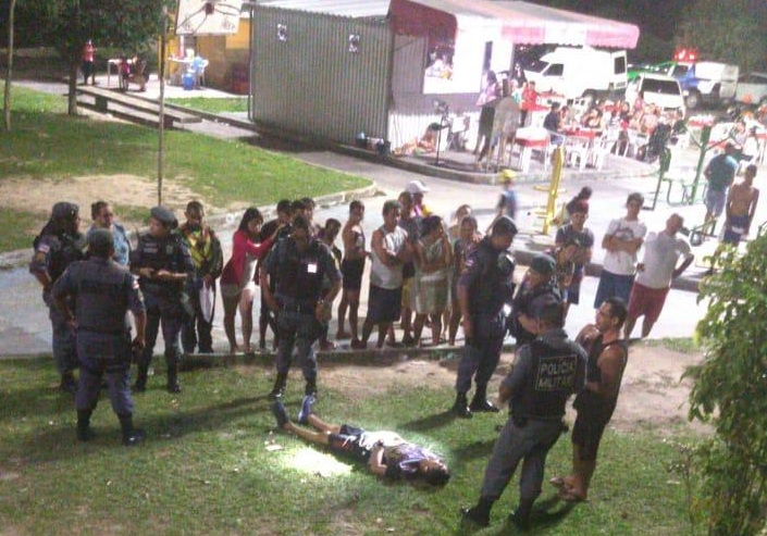 Em plena praça, homem é assassinado a tiros no Dom Pedro Em plena praça, homem é assassinado a tiros no Dom Pedro