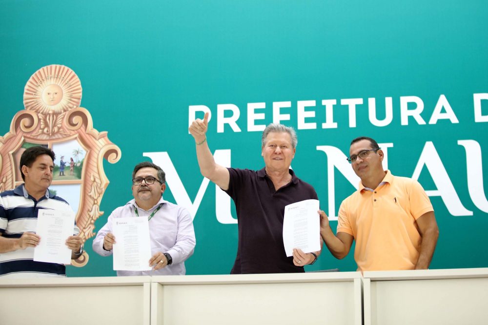 Prefeito sanciona leis que beneficiam contribuintes de IPTU com baixa renda Prefeito sanciona leis que beneficiam contribuintes de IPTU com baixa renda