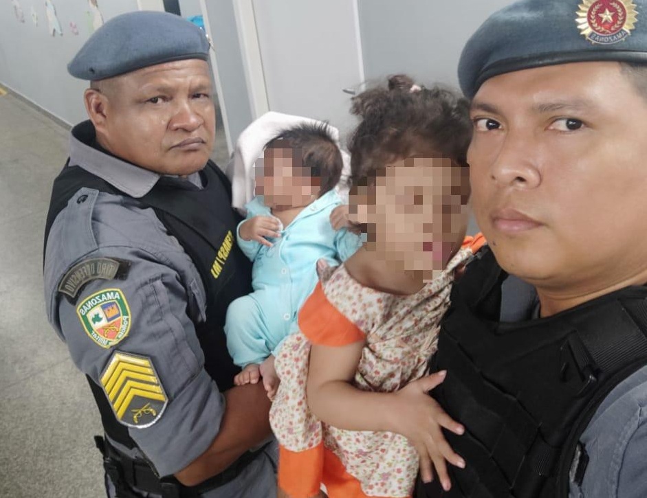 Recém-nascido e criança deficiente são resgatados após mãe sumir no Monte Sião Recém-nascido e criança deficiente são resgatados após mãe sumir no Monte Sião