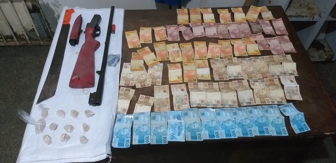 Homem é preso com drogas, espingarda e mais de R$ 2 mil em espécie em Tefé Homem é preso com drogas, espingarda e mais de R$ 2 mil em espécie em Tefé