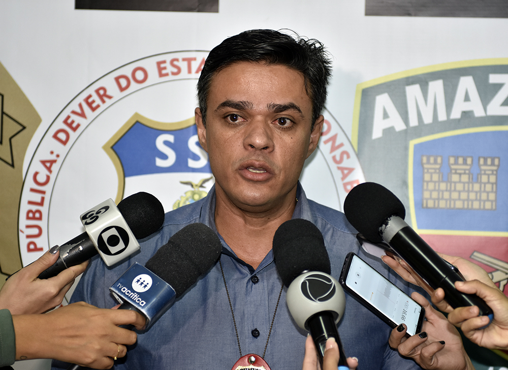Homem que &lsquo;fingia&rsquo; ser policial para aplicar golpes &eacute; preso pela pol&iacute;cia de verdade