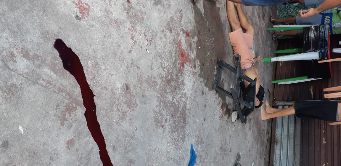 ESCALADA DE VIOL&Ecirc;NCIA Dois homens s&atilde;o executados em bar no Educandos. Veja v&iacute;deo e fotos