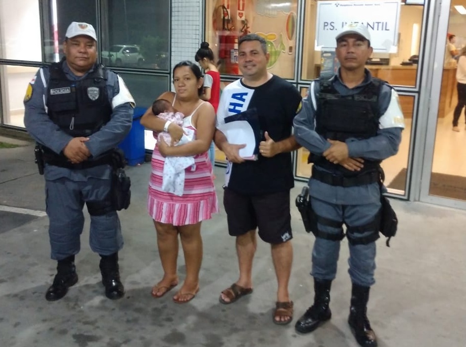 PMs ajudam a salvar recém-nascida no Viver Melhor PMs ajudam a salvar recém-nascida no Viver Melhor