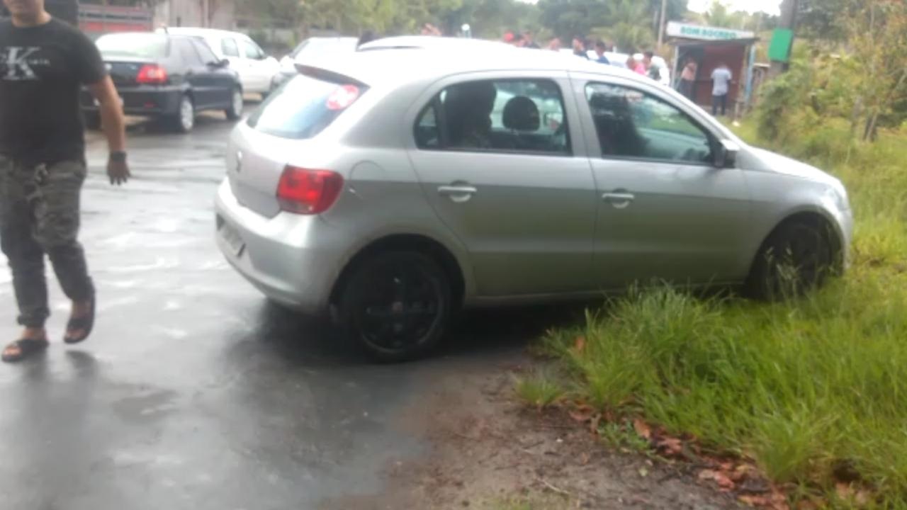 Motorista de aplicativo é sequestrado, mas consegue avisar grupo e é salvo Motorista de aplicativo é sequestrado, mas consegue avisar grupo e é salvo