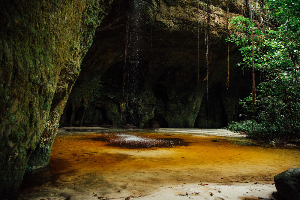 Grutas e Cachoeiras na Caverna do Maroaga Grutas e Cachoeiras na Caverna do Maroaga