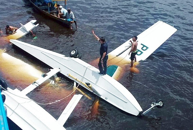 MPF denuncia piloto de avião envolvido em acidente aéreo no rio Negro; sueca morreu afogada MPF denuncia piloto de avião envolvido em acidente aéreo no rio Negro; sueca morreu afogada