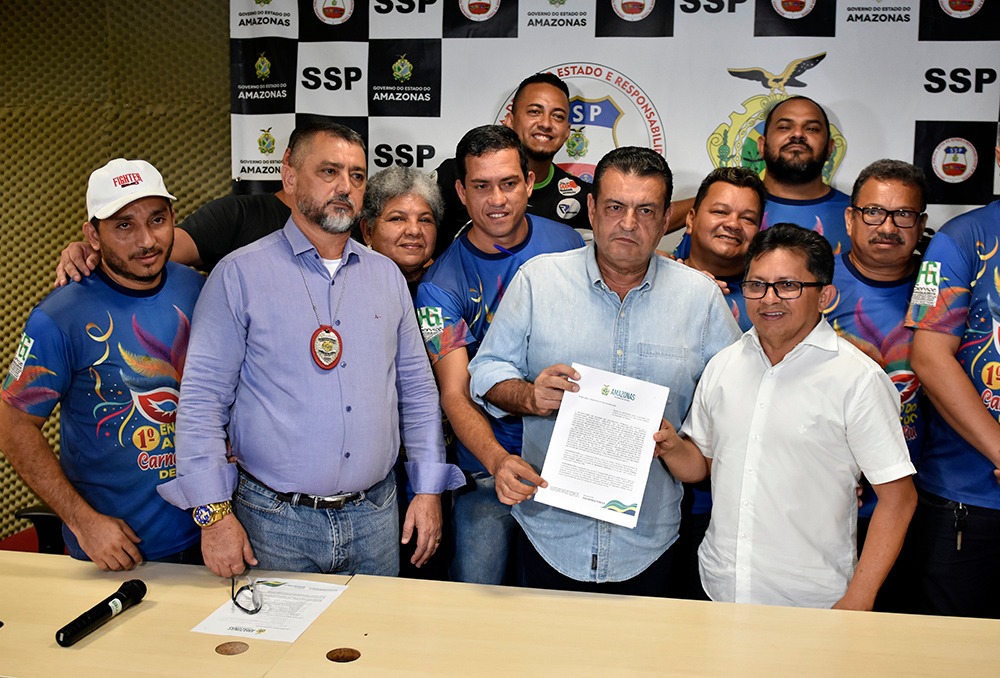 Bandas que não encerrarem à meia-noite poderão ser interditadas, diz portaria Bandas que não encerrarem à meia-noite poderão ser interditadas, diz portaria