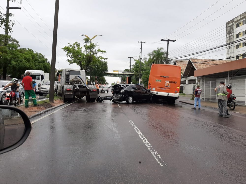 Chuva Forte Provoca Mais Deslizamentos De Barrancos E Abre Crateras Na