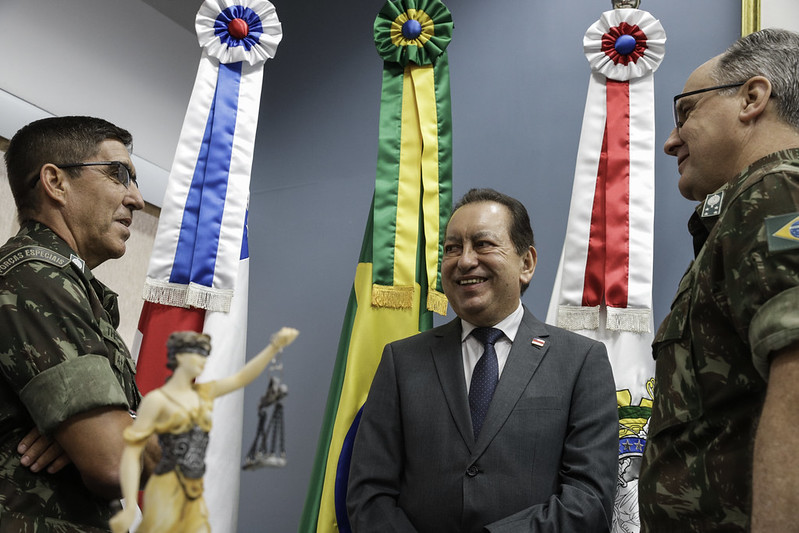 Presidente Yedo Sim&otilde;es recebe visita de generais do Comando Militar
