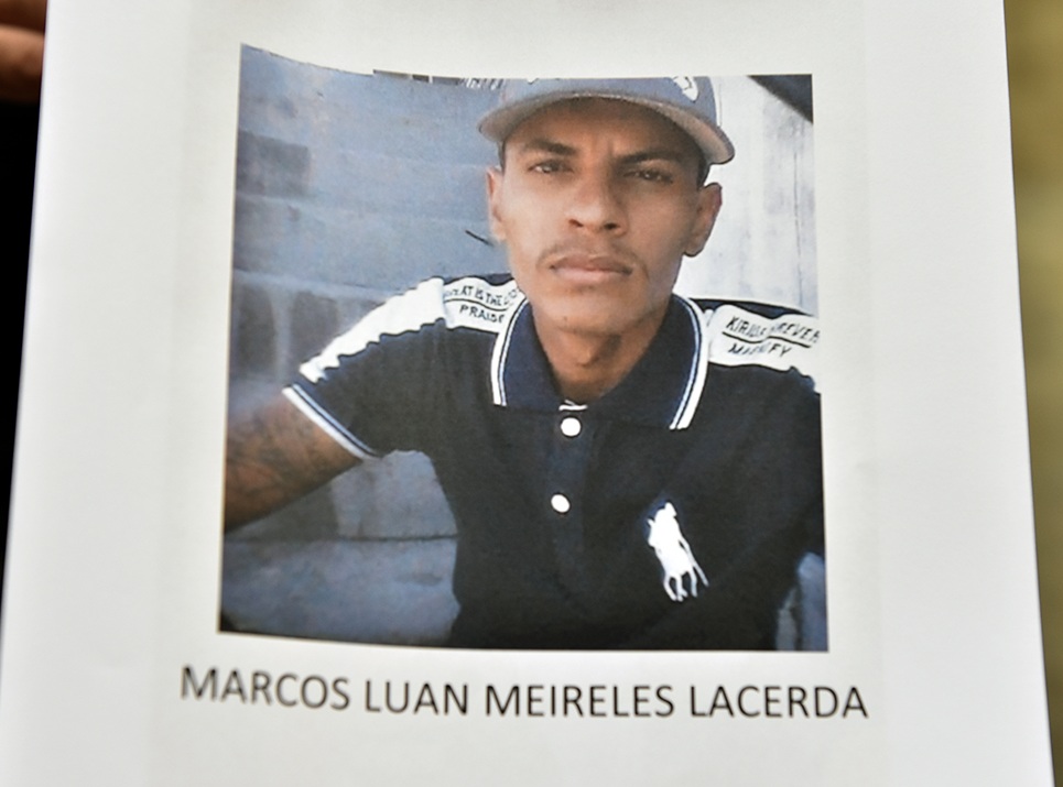 Pol&iacute;cia procura suspeito de matar jovem; trio roubou mochila, celular e t&ecirc;nis