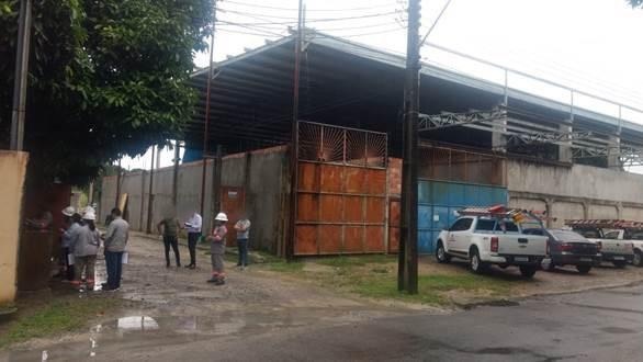 Dono de fábrica de postes é preso por fazer 'gatão' na Cidade de Deus Dono de fábrica de postes é preso por fazer 'gatão' na Cidade de Deus