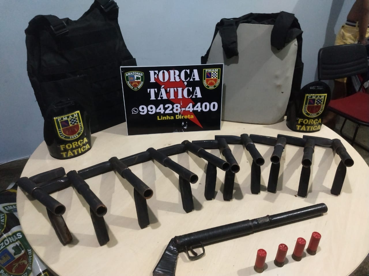 Força Tática prende homem com 11 armas caseiras no Crespo Força Tática prende homem com 11 armas caseiras no Crespo