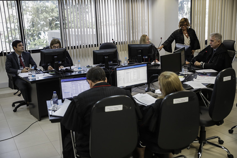 Justiça condena concessionária e banco a indenizarem cliente que comprou carro 0km defeituoso Justiça condena concessionária e banco a indenizarem cliente que comprou carro 0km defeituoso