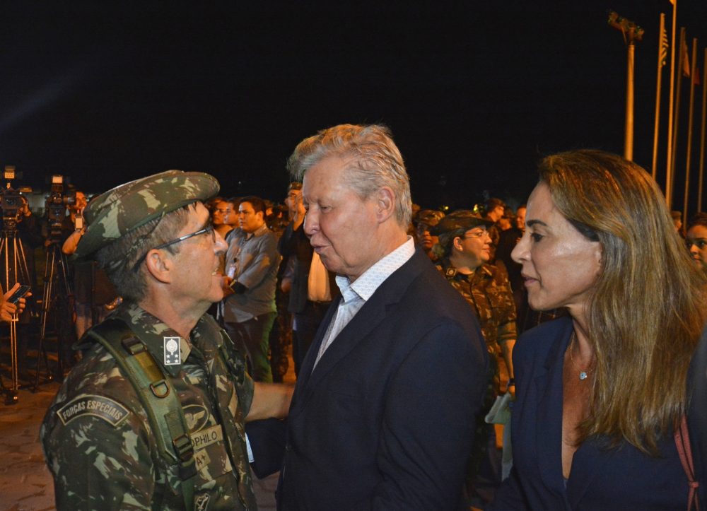 Prefeito prestigia troca de comando do CMA para o general Estevam Cals