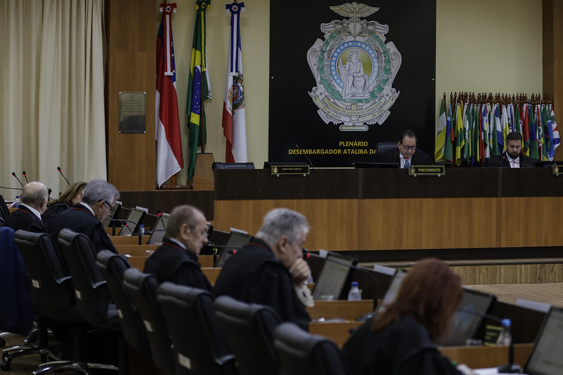 Pleno julga improcedente ação que requeria perda de cargo vitalício de promotor por corrupção Pleno julga improcedente ação que requeria perda de cargo vitalício de promotor por corrupção