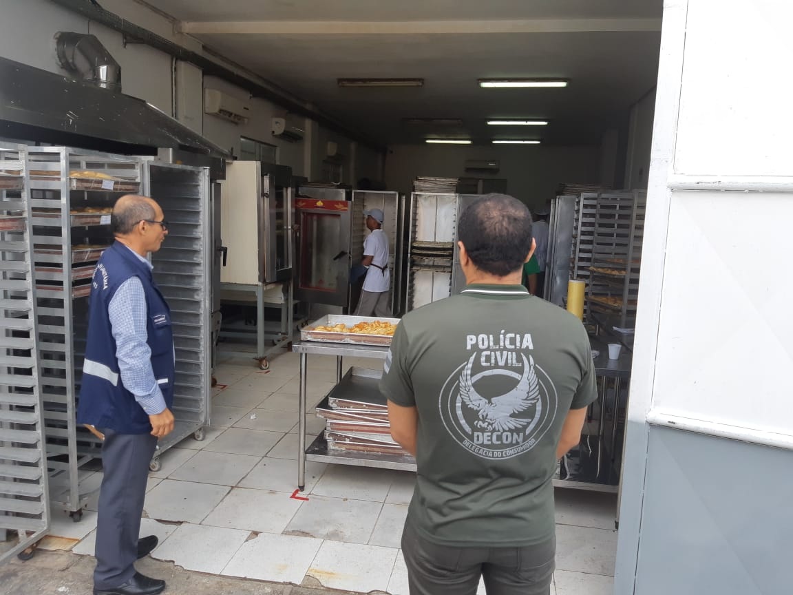 Padaria em situação irregular é lacrada na Cachoeirinha na operação 'Sabor Amargo' Padaria em situação irregular é lacrada na Cachoeirinha na operação 'Sabor Amargo'