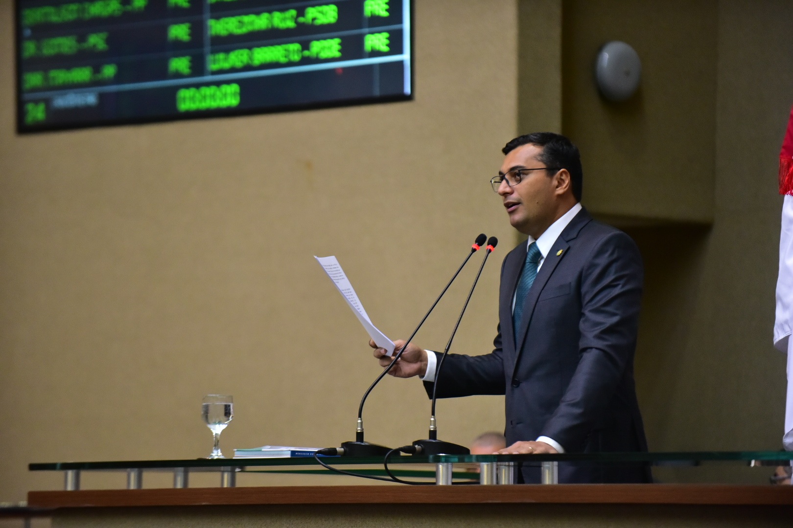 Governador destaca saúde como prioridade e promete só descansar quando resolver Governador destaca saúde como prioridade e promete só descansar quando resolver
