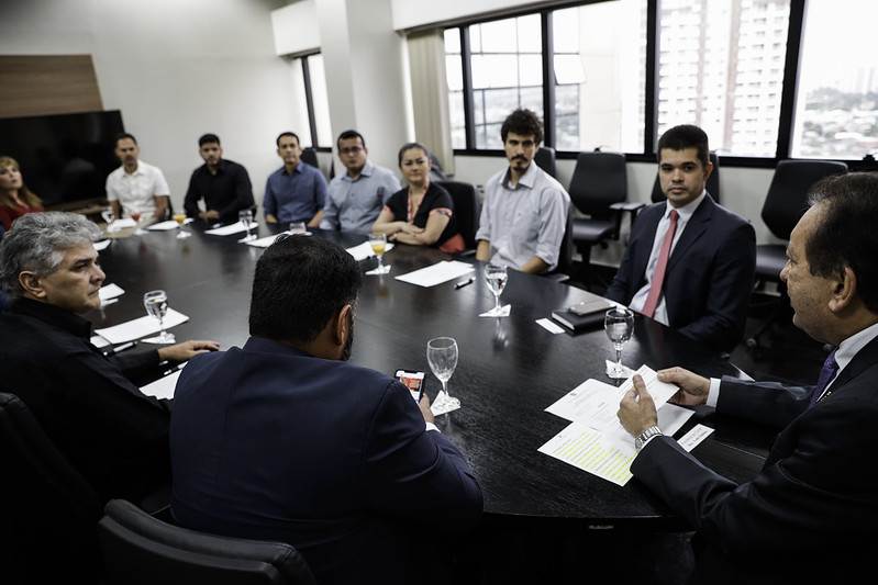 Presidente do TJAM empossa novos servidores para atuar no interior Presidente do TJAM empossa novos servidores para atuar no interior