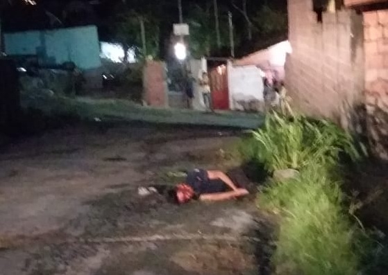 Suspeito de assaltos leva 'peia' da população no Grande Vitória Suspeito de assaltos leva 'peia' da população no Grande Vitória