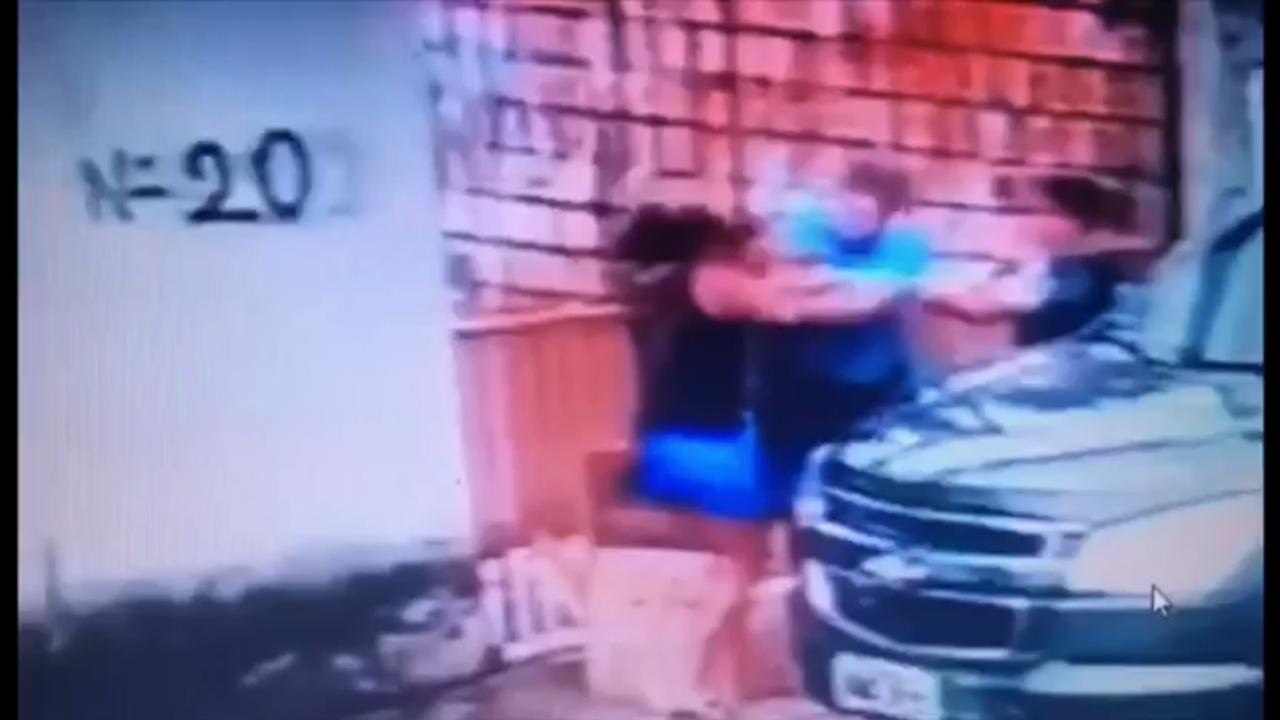 Vídeo mostra mulher sendo agredida por homem que seria pastor na zona Norte Vídeo mostra mulher sendo agredida por homem que seria pastor na zona Norte