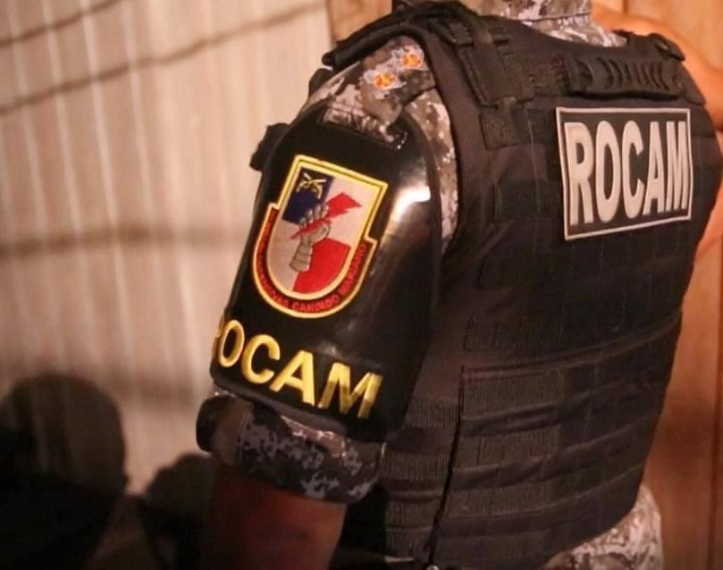 Suspeitos de liderar facção são presos com arma em condomínio de luxo na Ponta Negra Suspeitos de liderar facção são presos com arma em condomínio de luxo na Ponta Negra