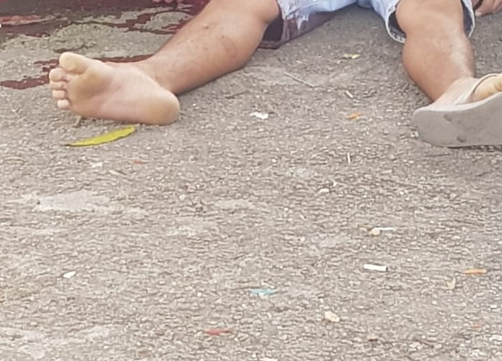 Sentado em muro, homem &eacute; executado no Japiim; suspeitos eram adolescentes
