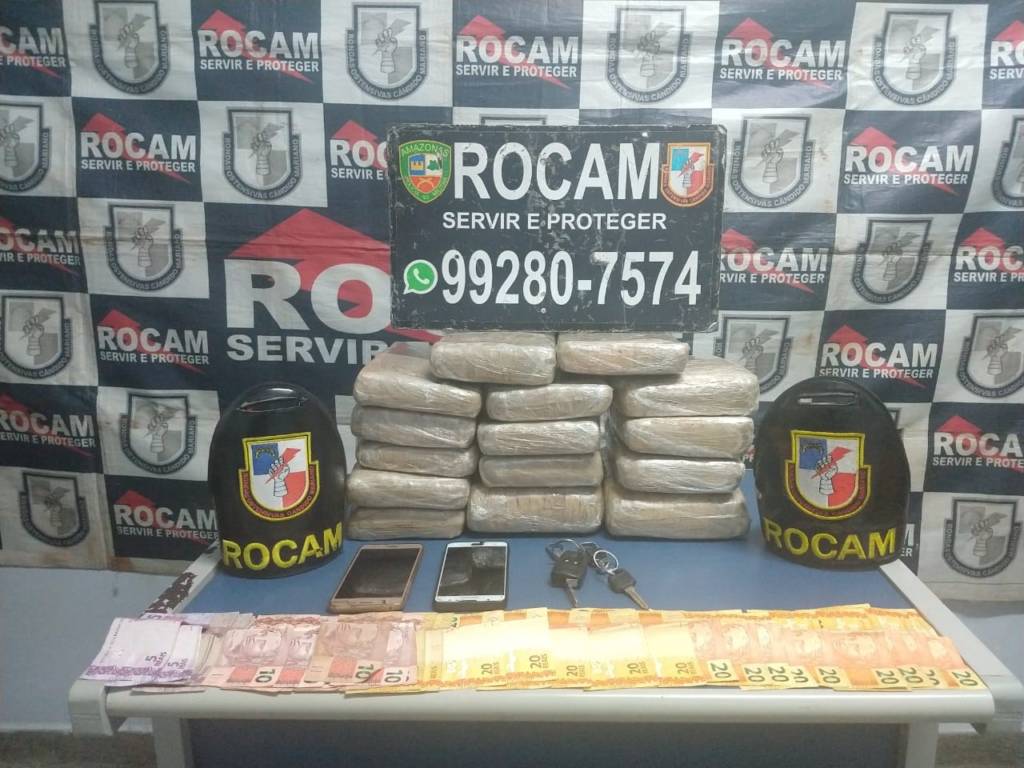 Dupla &eacute; detida com 15 tabletes de maconha skunk na Cidade Nova